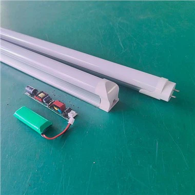 Tube lumineux à piles