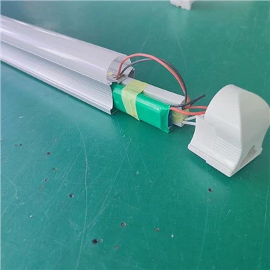 Lampe à tube alimentée par batterie