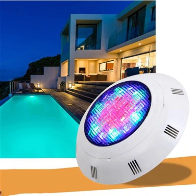 Sous les lumières de l'eau pour les bateaux